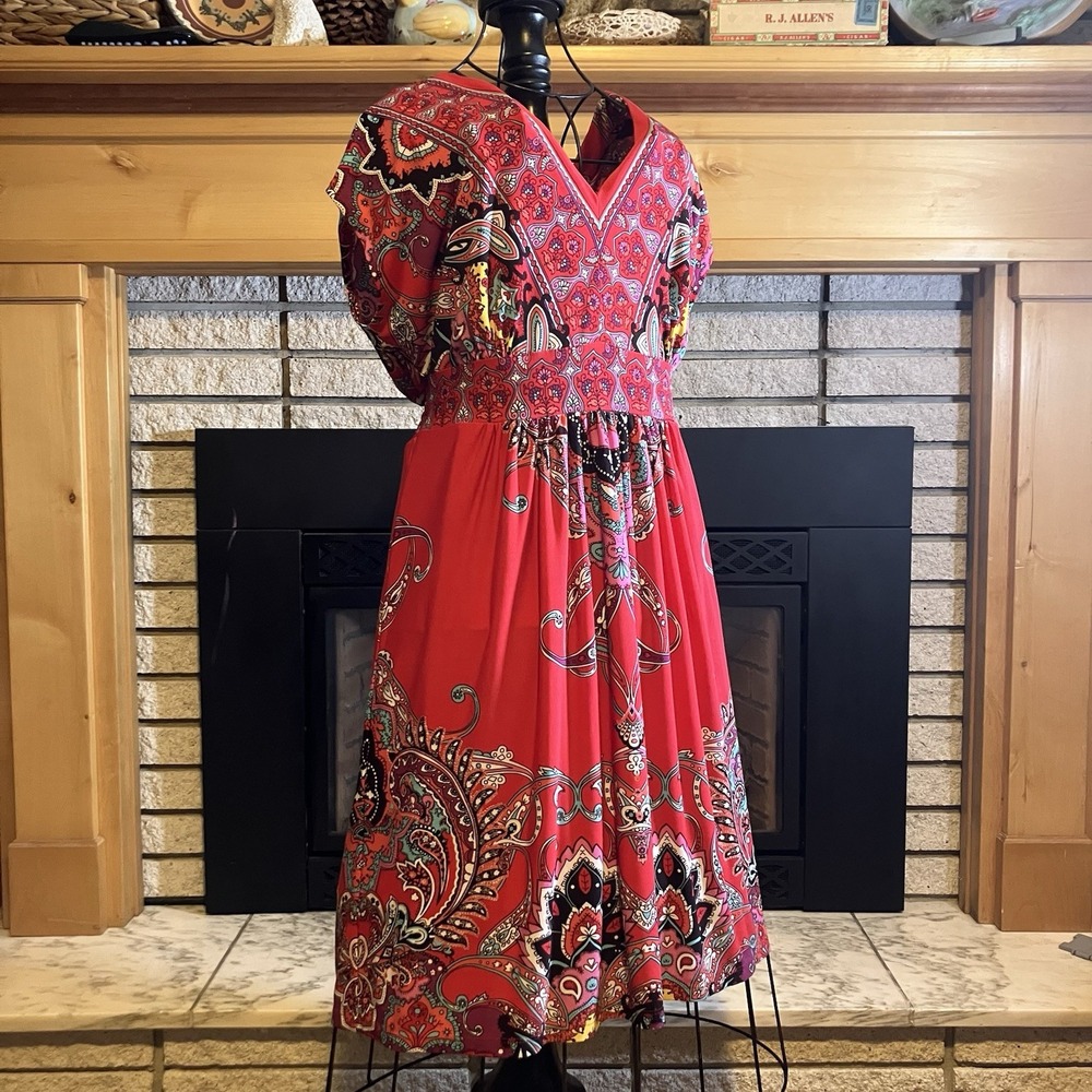 KIARA Boho Dress Sz L Red Knit Floral Paisley Smocked‎ Deep V Neck Cinched Waist